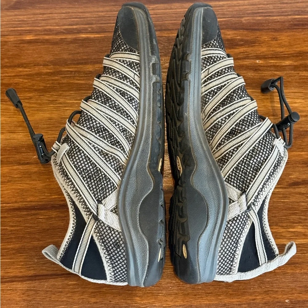Chaco Size 7 Water Shoes Black Gray Outdoor Hiking River Lightweight Sport - Picture 7 of 9